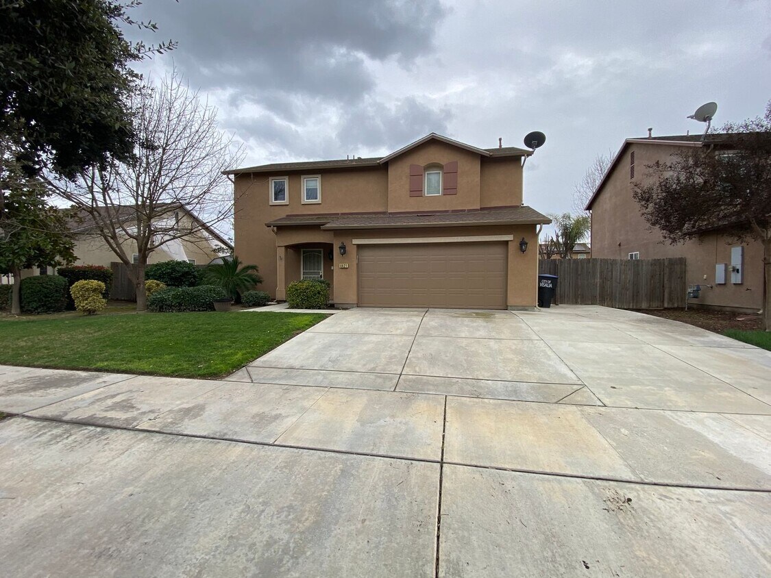 Foto principal - Spacious Two Story Home in SW Visalia comi...