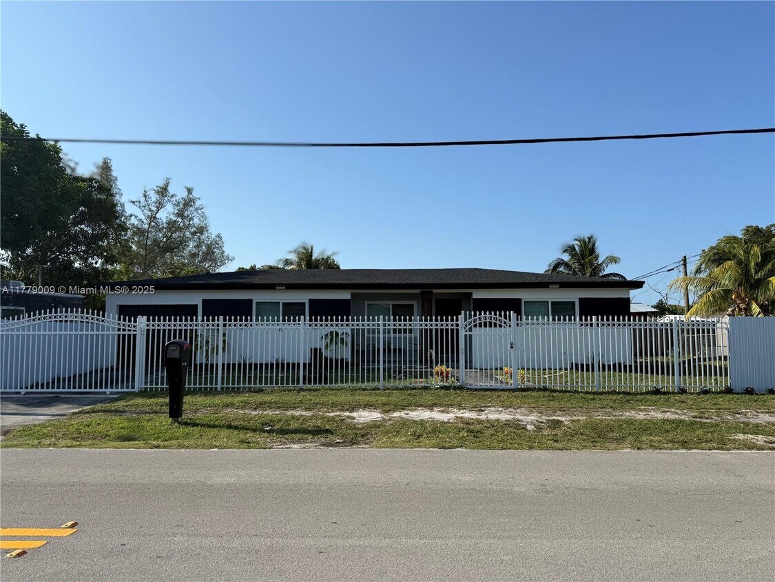 Foto principal - 1040 SW 30th Ave