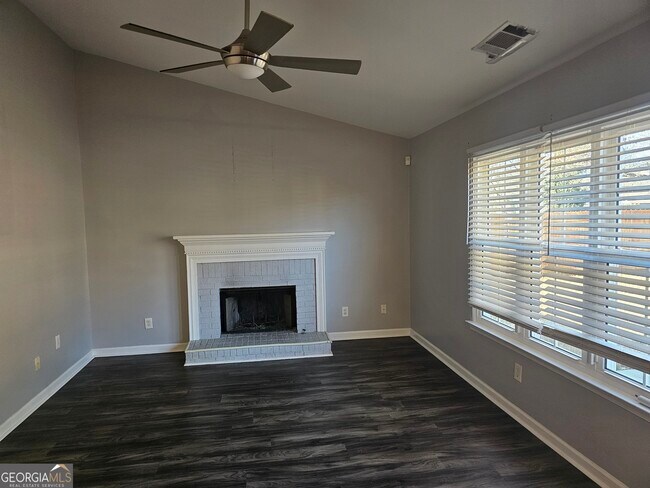 Foto del edificio - 2853 Da Vinci Blvd