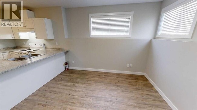 Building Photo - 9503-9112 112 Ave