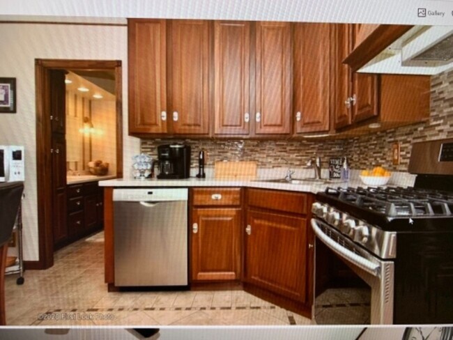 Building Photo - 163 Prospect St