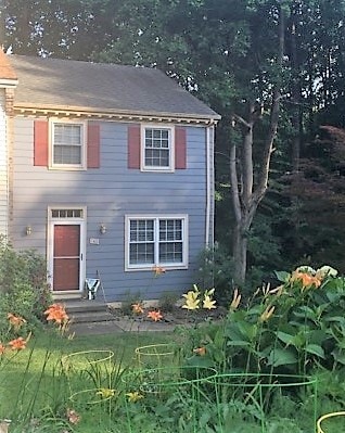 Primary Photo - 142 Quince Ln
