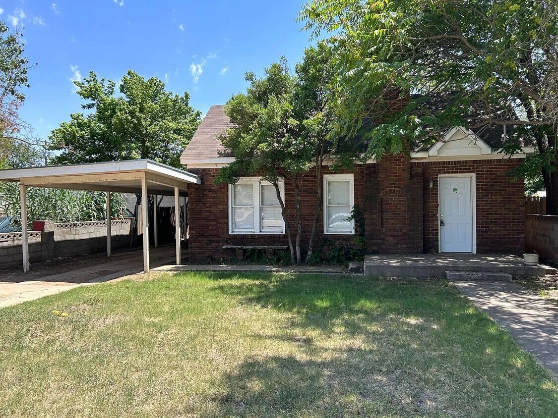 Foto principal - 1911 25th Street Lubbock, TX 79401