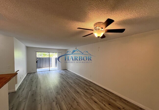 Foto del edificio - Beautiful Upstairs 1 Bedroom 1 Bath Condo