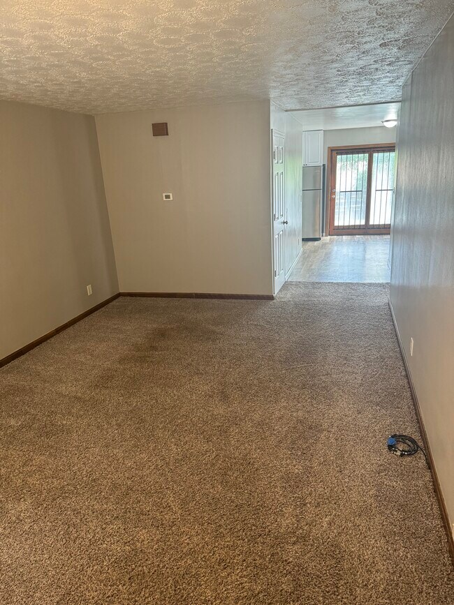 LR - 2943 West Tower Ave