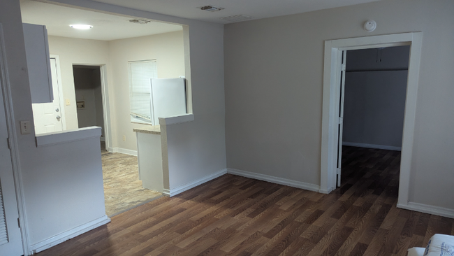 Building Photo - 1594 W 33rd St