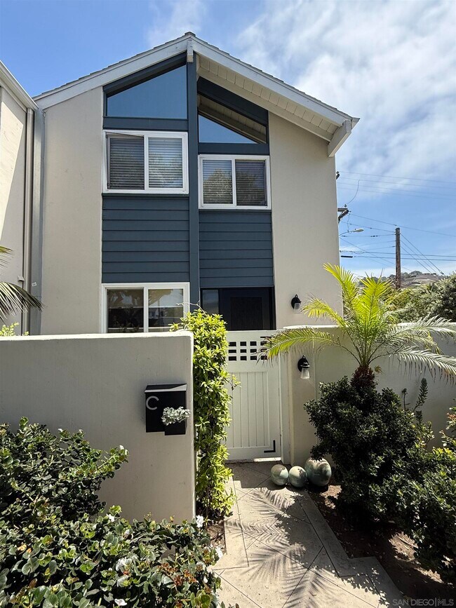 Building Photo - 2305 Camino Del Mar
