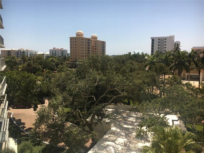 Foto del edificio - 1111 N Gulfstream Ave