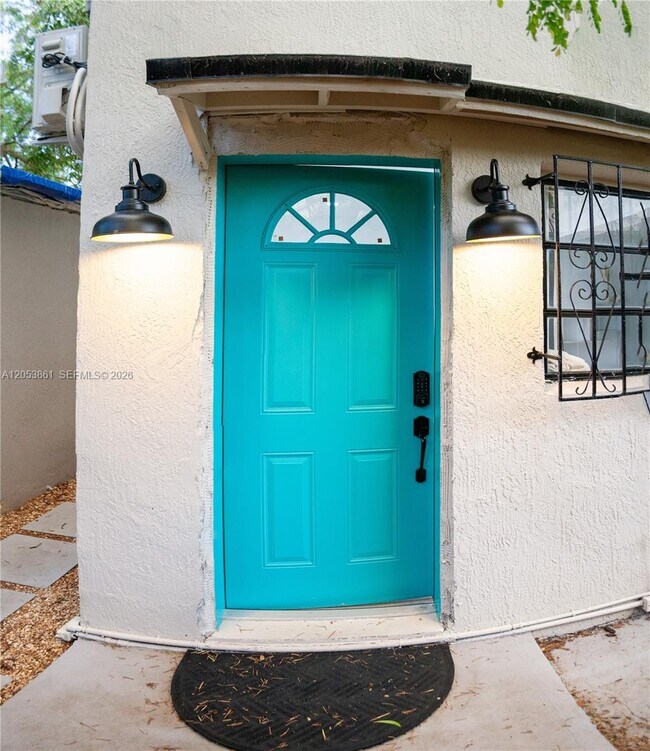 Foto del edificio - 277 NE 55th St