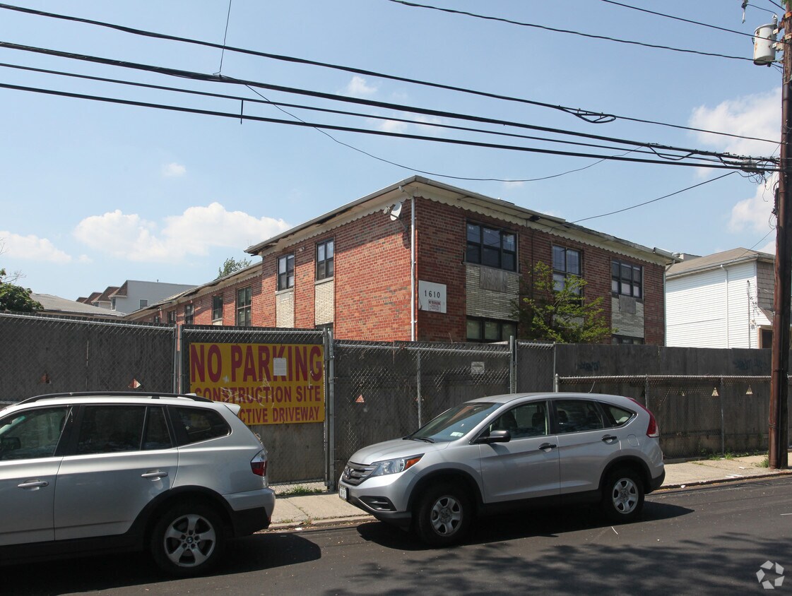 Building Photo - 16-10 Caffrey Ave