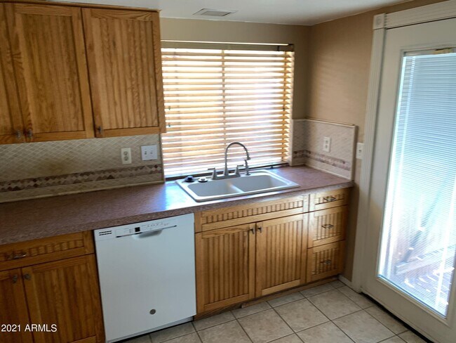 Building Photo - 14814 N 24th Dr