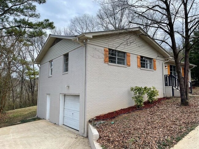 Building Photo - Charming 4-Bed, 2-Bath Home in Birmingham'...