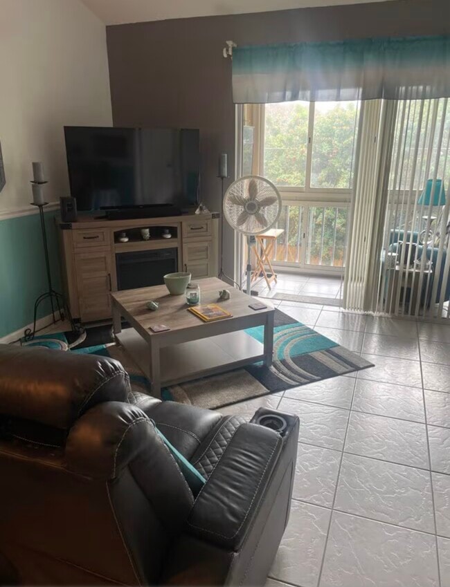 Foto del edificio - 6424 Spring Flower Dr