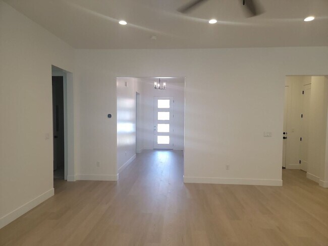 Foto del edificio - Bright and Spacious NEW 3 Bedroom Home!