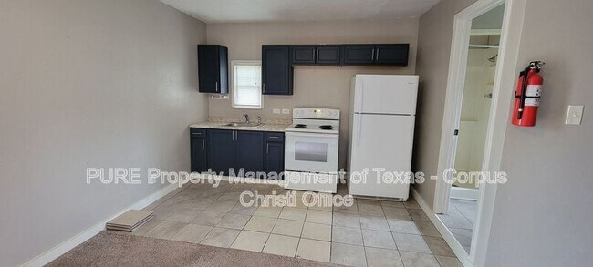 Foto del edificio - 5002 Bevly Dr