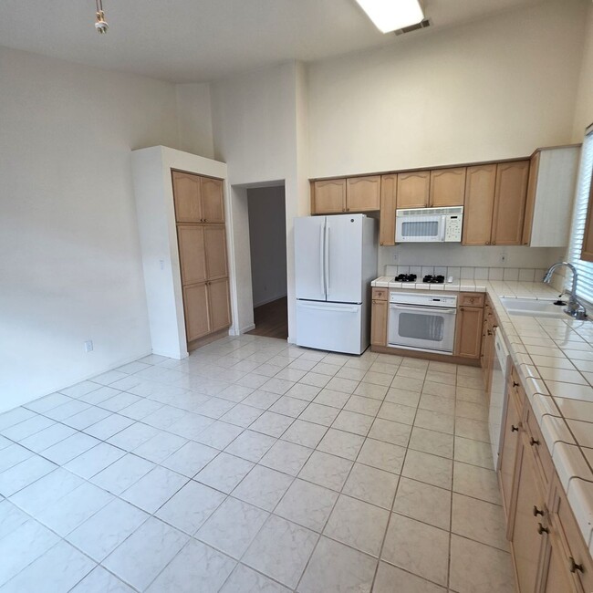Building Photo - Clayton Single Story 3bd/2ba - Bright open living w/new flooring