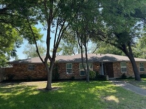 Building Photo - 1226 Greenbriar Cir
