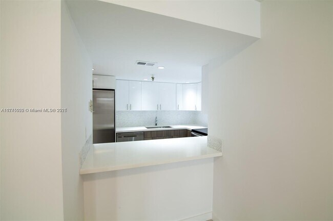 Foto del edificio - 2401 Collins Ave