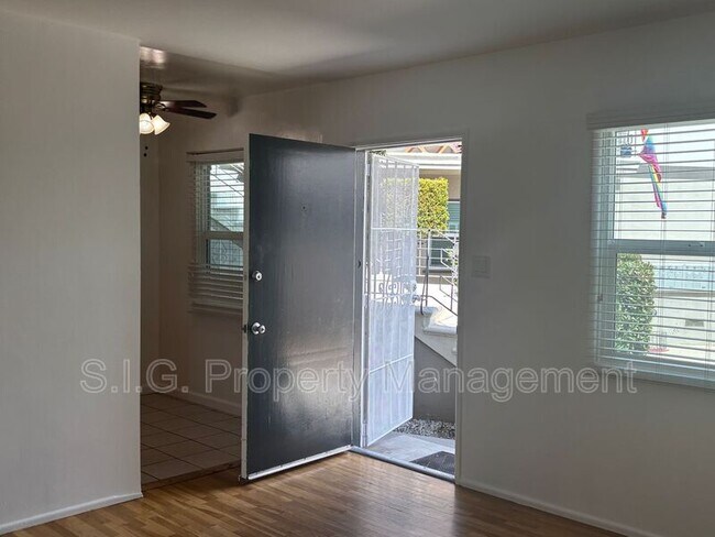 Foto del edificio - 5637 Strohm Ave