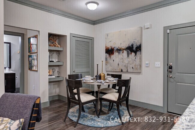 Foto del edificio - 1 Month Free on a Gorgeous 2/2!