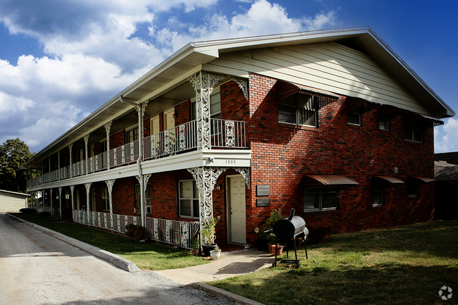 Building Photo - East Manor Apartments