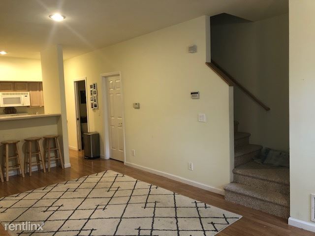 Building Photo - 2 br, 1.5 bath House - 311 Poplar St Unit 5