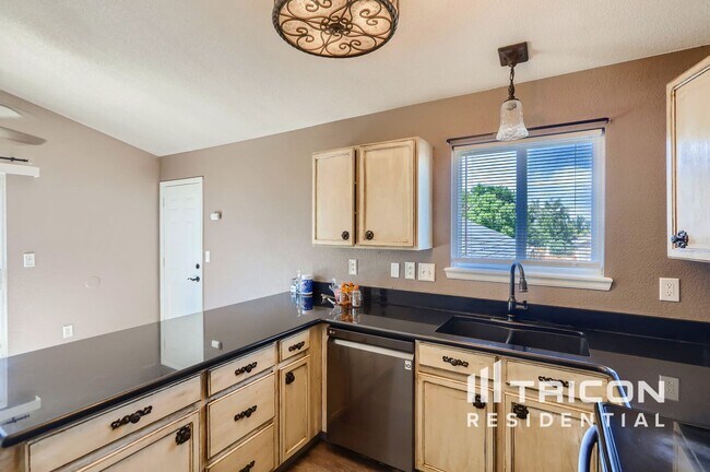 Building Photo - 21898 E Alamo Ln