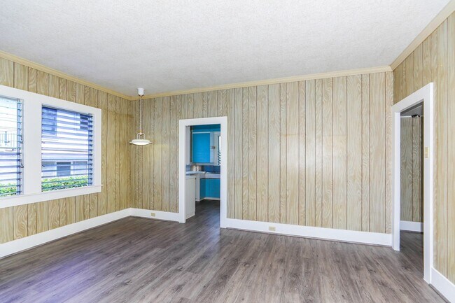 Foto del edificio - Waiola - 3 bed, 1.5 bath single-family home. 950 sq ft of living space. Freshly painted interior ...