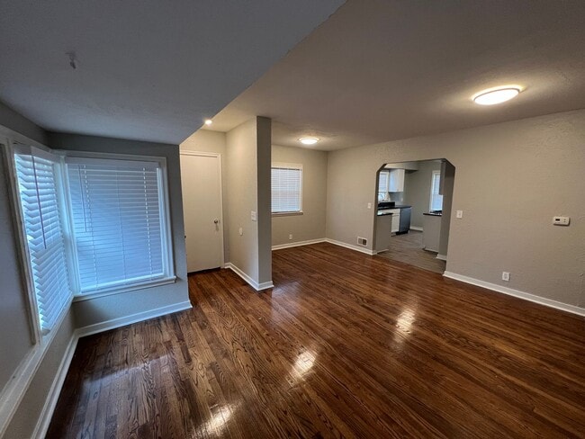 Building Photo - Fully Remodeled 2 Bed 1 Bath!!