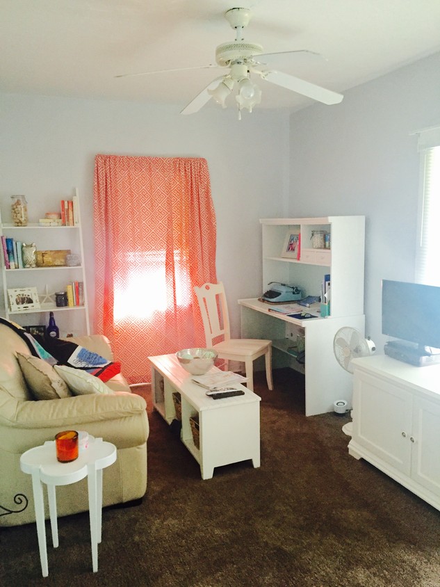 Living area with 2nd closet - 1616 N Swinton Ave