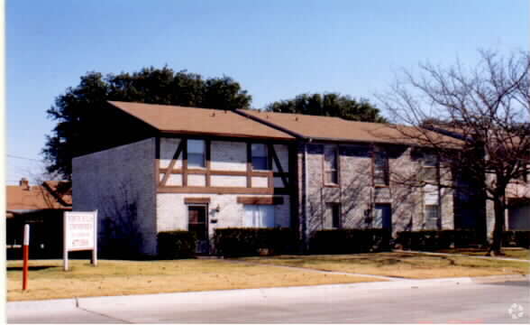 Building Photo - North Hill Town Homes