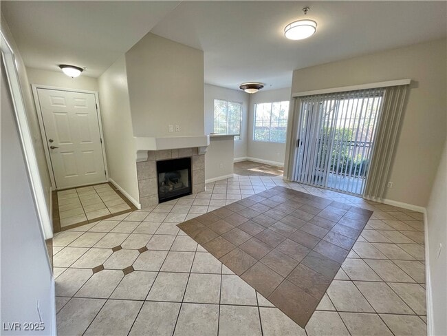 Foto del edificio - 9050 W Warm Springs Rd