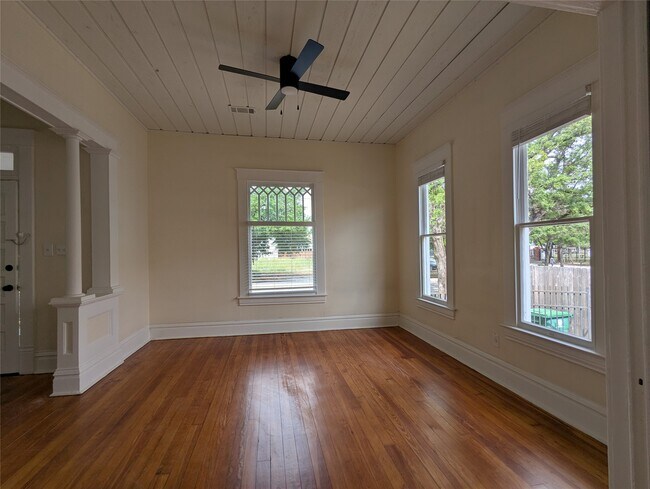 Foto del edificio - 1142 Yale St