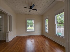 Building Photo - 1142 Yale St