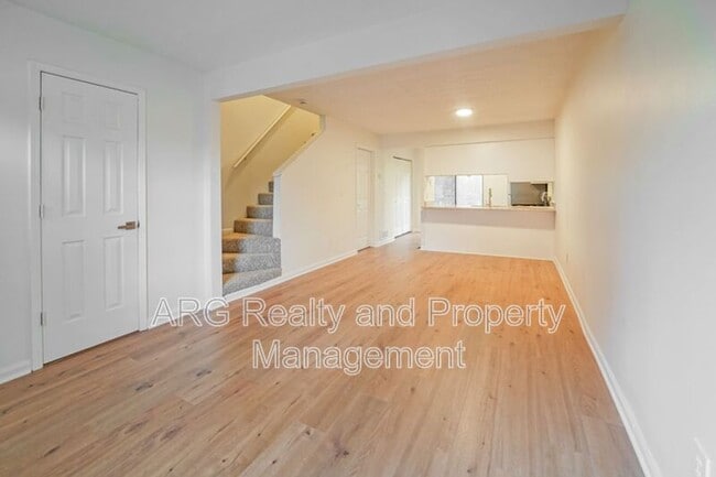 Foto del edificio - 7042 Oakhill Cir