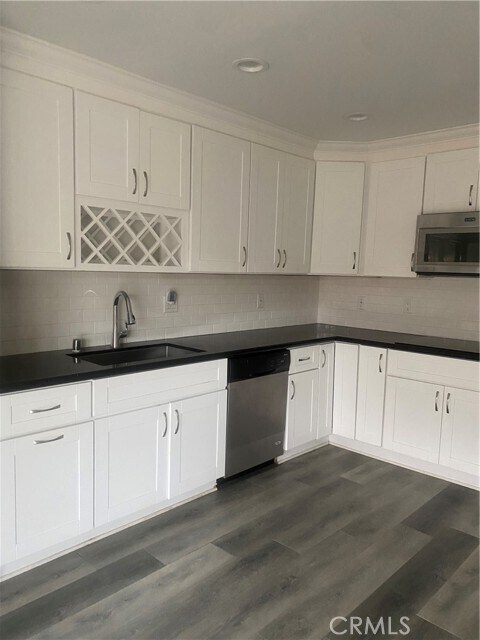 Foto del edificio - 8129 Woodland Dr