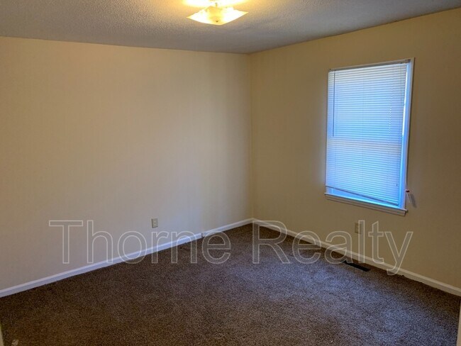Building Photo - 1432 Barnes St