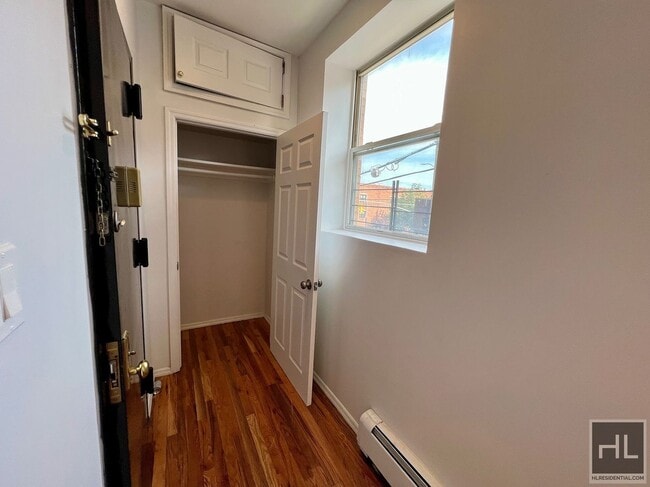 Building Photo - 2BR 1BA Pre-War In Crown Heights