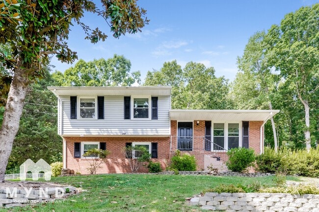 Building Photo - 1530 Ridgewood Dr