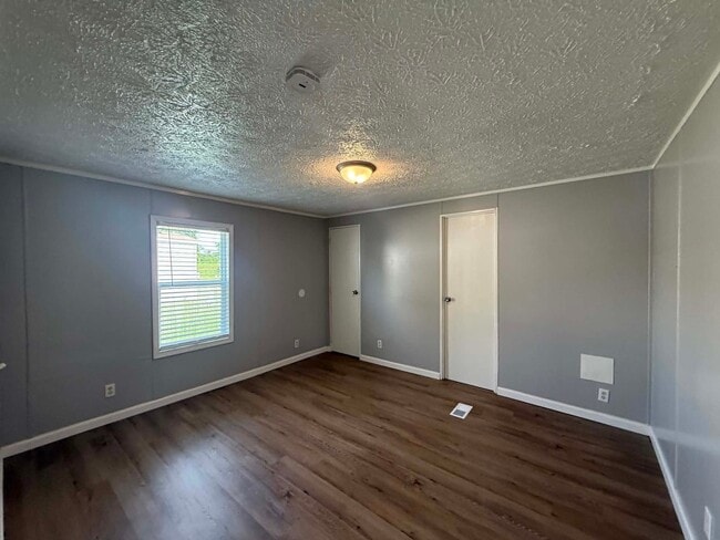 Building Photo - 1236 N Oaklane Rd