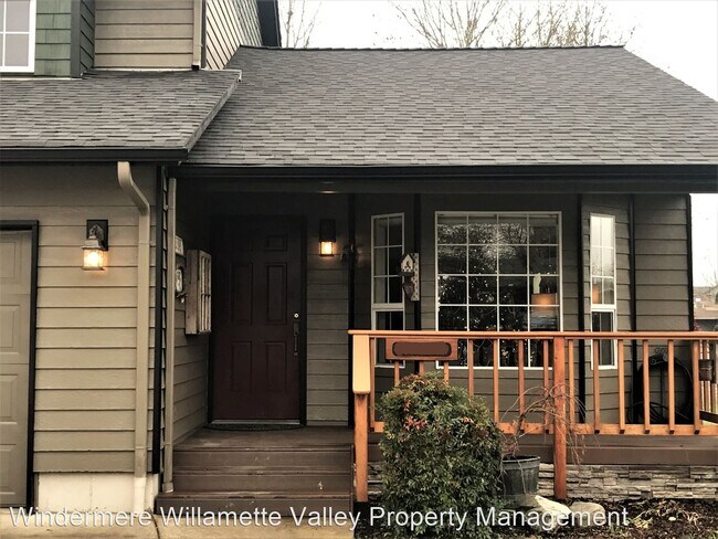 Building Photo - 4 br, 2.5 bath House - 3195 SE Hathaway Drive