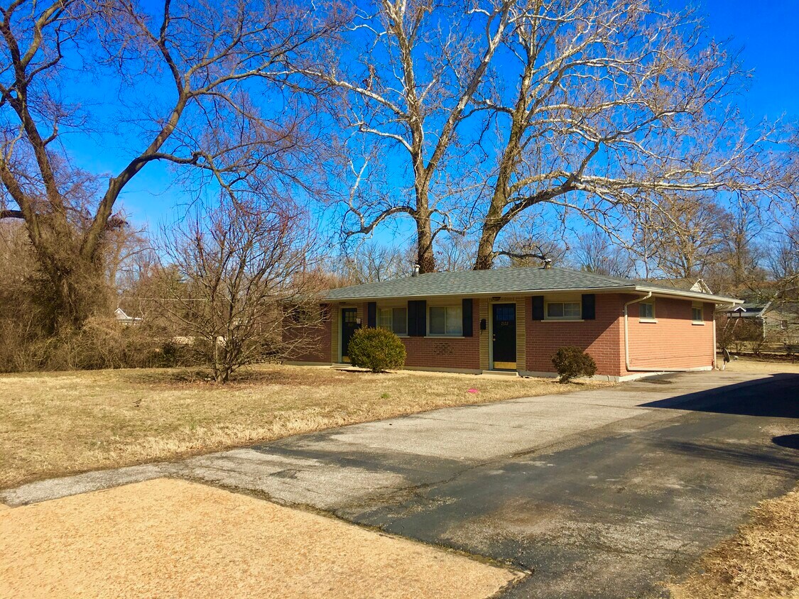 Primary Photo - 2322 Laclede Station Rd