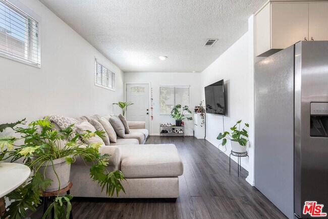 Building Photo - 11340 Rincon Ave