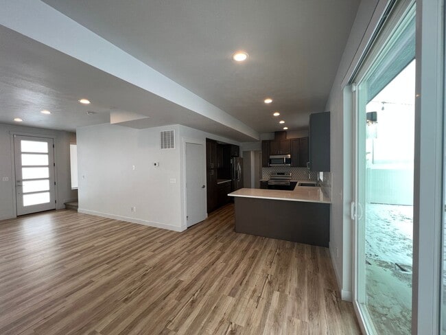 Building Photo - New on the Market!