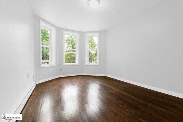 Foto del edificio - 4 bedroom in Brooklyn NY 11213