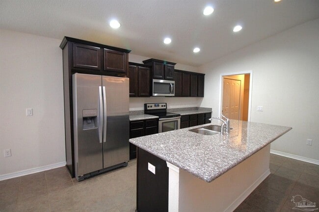 Building Photo - 5621 Peach Dr