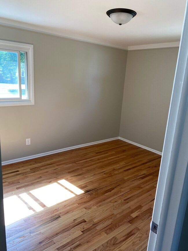 Foto del edificio - 422 Theodore Dr