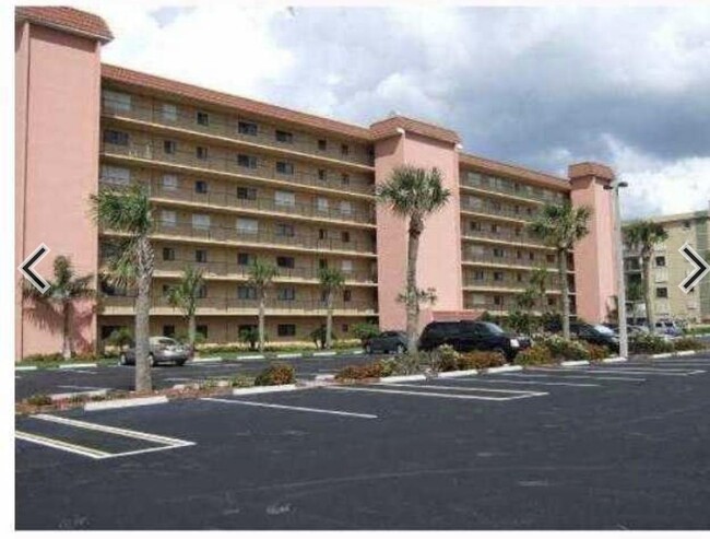 Building Photo - 10102 S Ocean Dr