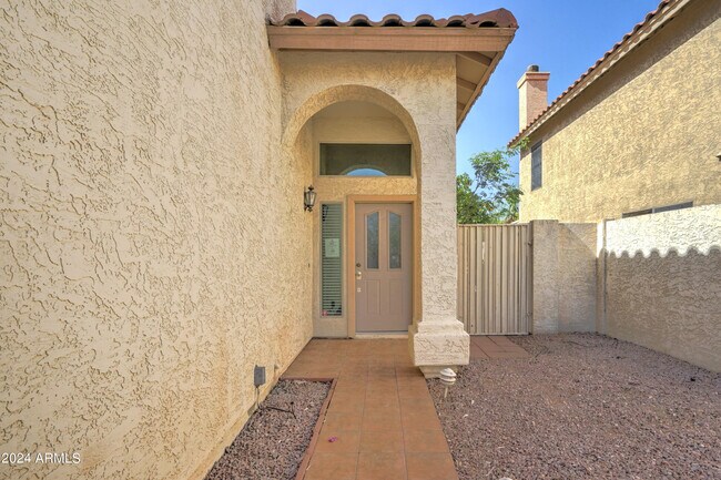 Building Photo - 8804 E Charter Oak Dr