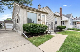 Building Photo - 12985 Walnut St